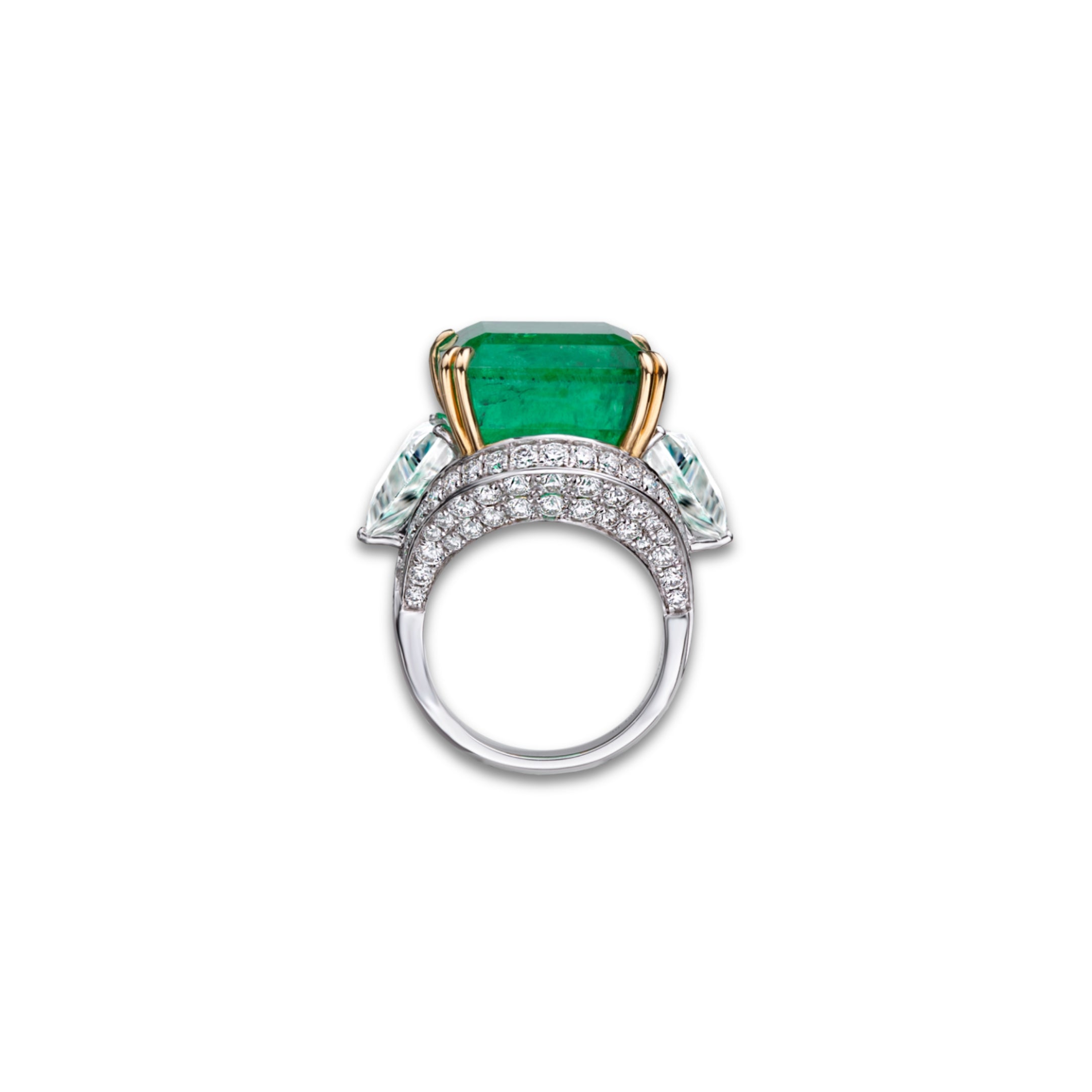 The Elysian Emerald by Just Brilliant – A stunning masterpiece featuring a 30.42-carat natural Colombian emerald, flanked by two triangular lab-created diamonds and a pavé of 10.56 carats of lab-created diamonds. Set in 18K gold, this exceptional ring embodies the perfect fusion of nature’s beauty and exquisite craftsmanship.